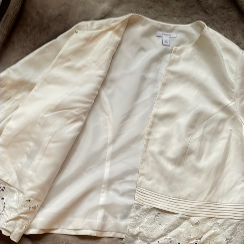 Elegant White Lace Trim Jacket - Picture 4 of 6